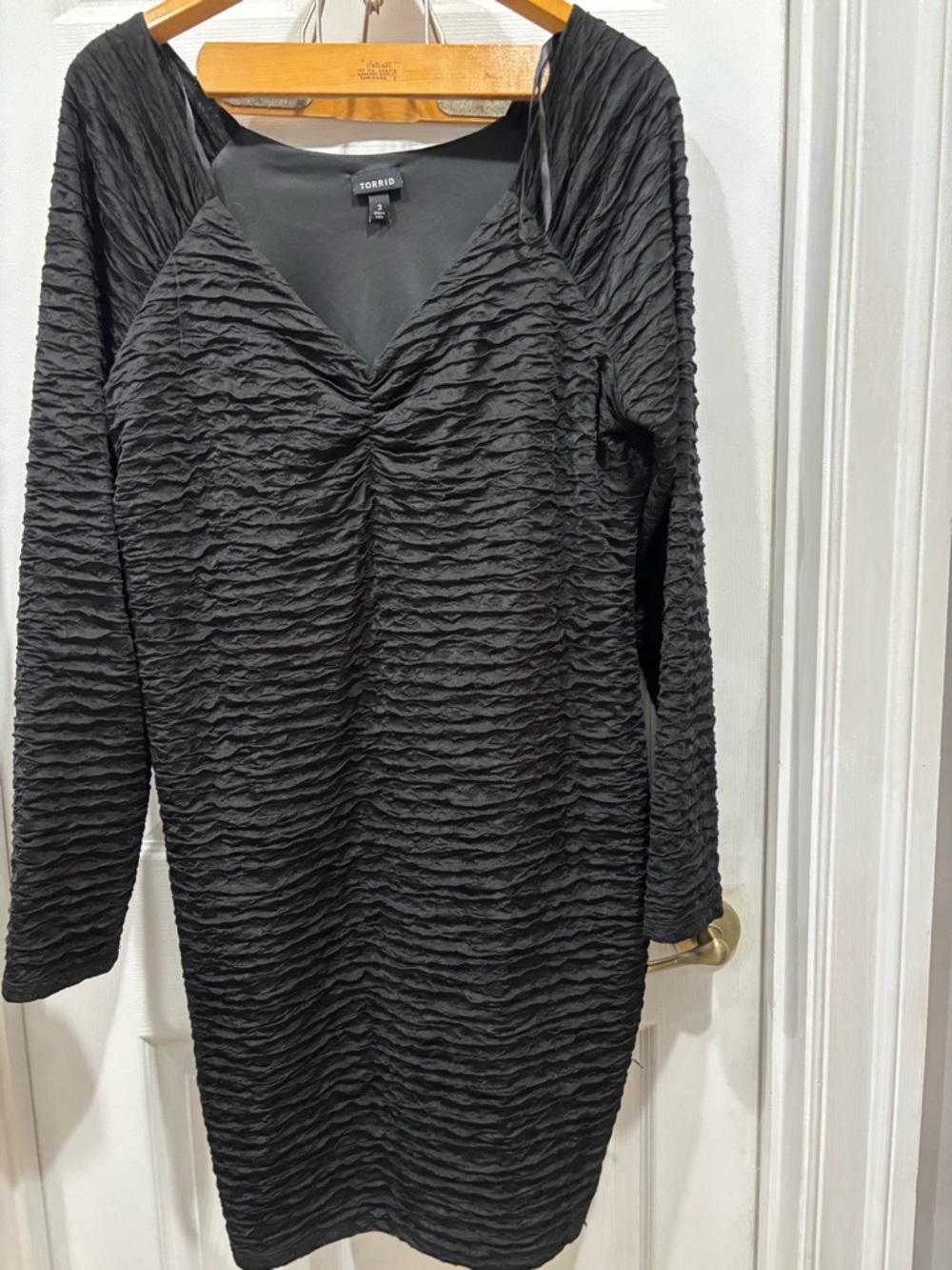 torrid Black Crinkle V‑Neck Long Sleeve Dress